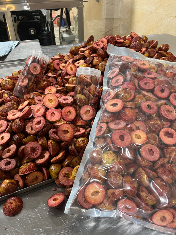 میوه خشک آلو سیاه